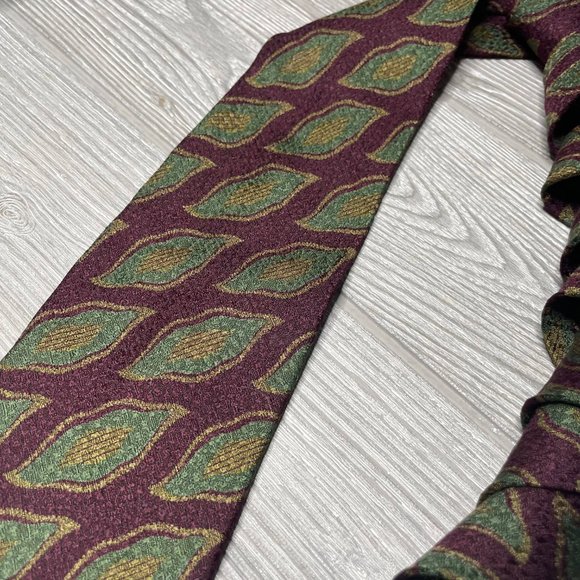 Giorgio Armani silk tie. eggplant purple and green pattern. - Picture 2 of 6